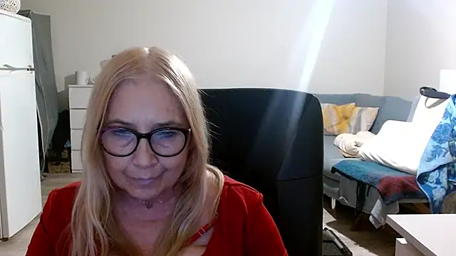 Snapshot of sofia_xkiss chatting on 03.18.25 sofia xkiss online show from 03.18.25