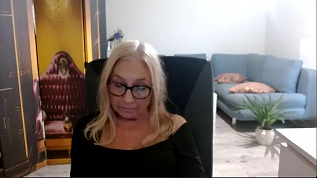 Snapshot of sofia_xkiss chatting on 09.18.25 sofia xkiss online show from 09.18.25