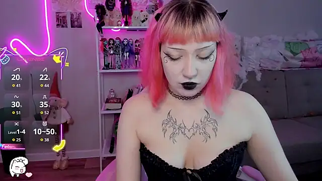 Snapshot of SweetieMollyy chatting on 10.27.25 SweetieMollyy online show from 10.27.25