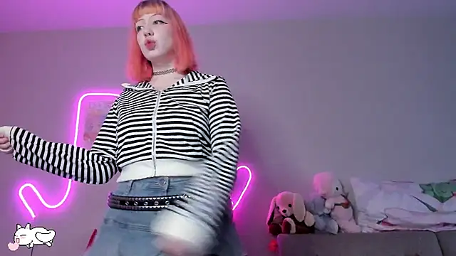 Snapshot of SweetieMollyy chatting on 11.10.25 SweetieMollyy online show from 11.10.25