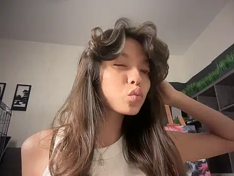 Snapshot of DesiredHoney chatting on 09.27.25 DesiredHoney online show from 09.27.25