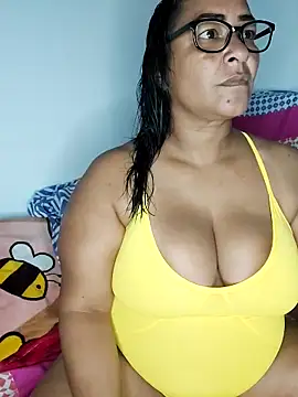 Snapshot of sexy_hot_carol chatting on 10.19.25 sexy hot carol online show from 10.19.25
