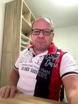 coupleLatinaLovers online show from 11.14.25