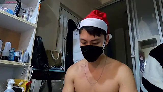 Snapshot of frnk30151 chatting on 12.25.24 frnk30151 online show from 12.25.24