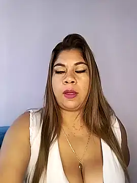 Snapshot of Laura-Hernandez chatting on 10.16.25 Laura-Hernandez online show from 10.16.25