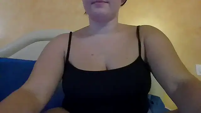 Snapshot of Chicamora chatting on 09.23.25 Chicamora online show from 09.23.25