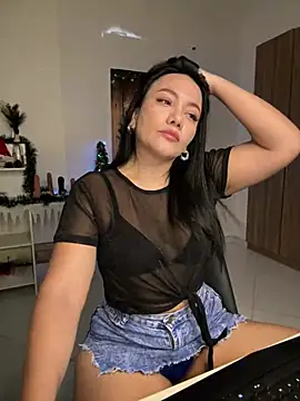 Snapshot of Abril10_ chatting on 12.18.24 Abril10 online show from 12.18.24