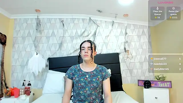 JustinePerry online show from 10.27.25