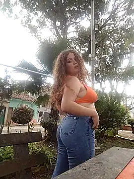 Snapshot of Mia_fooxx_ chatting on 01.01.25 Mia fooxx online show from 01.01.25