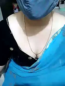 Snapshot of aliseanu chatting on 01.18.25 aliseanu online show from 01.18.25