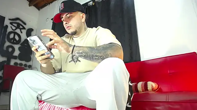 Snapshot of Dexter-T chatting on 01.14.25 Dexter-T online show from 01.14.25