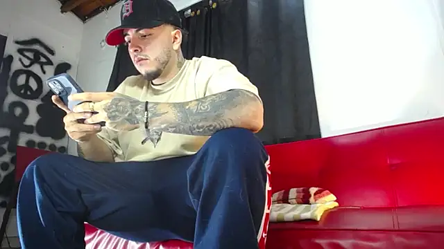 Snapshot of Dexter-T chatting on 01.26.25 Dexter-T online show from 01.26.25