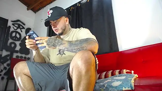 Snapshot of Dexter-T chatting on 02.11.25 Dexter-T online show from 02.11.25