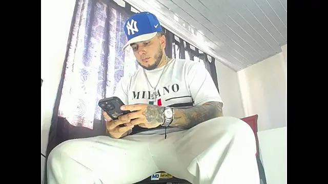 Snapshot of Dexter-T chatting on 10.09.25 Dexter-T online show from 10.09.25