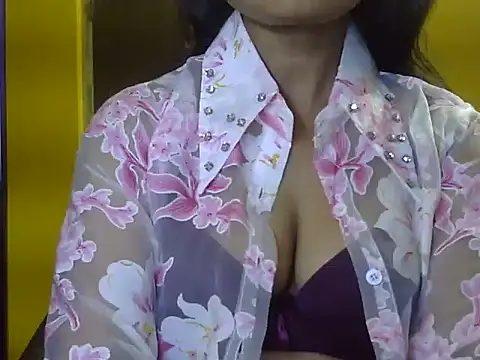 Snapshot of Hot_indiangirl chatting on 10.13.25 Hot indiangirl online show from 10.13.25