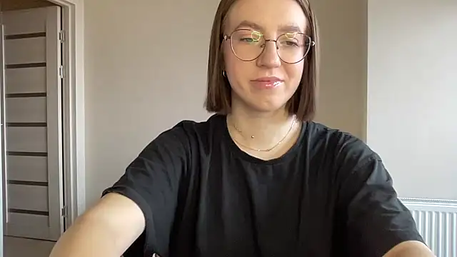 Snapshot of liins_wet chatting on 12.17.24 liins wet online show from 12.17.24