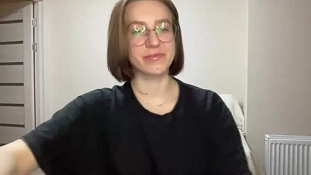 Snapshot of liins_wet chatting on 12.18.24 liins wet online show from 12.18.24