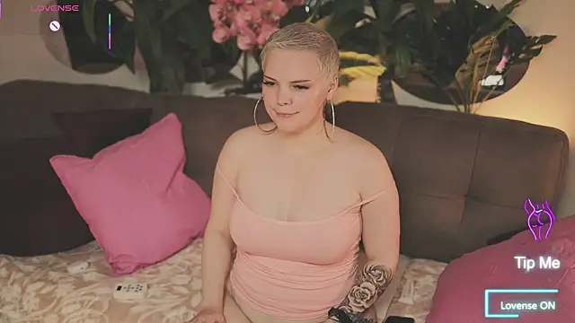 LikaBerry1 online show from 10.17.25