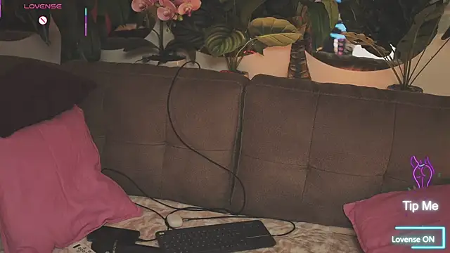 LikaBerry1 online show from 10.24.25