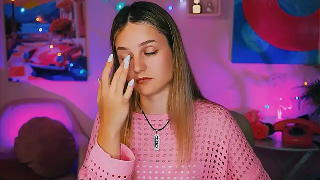 Snapshot of DeboraLarson chatting on 12.16.24 DeboraLarson online show from 12.16.24