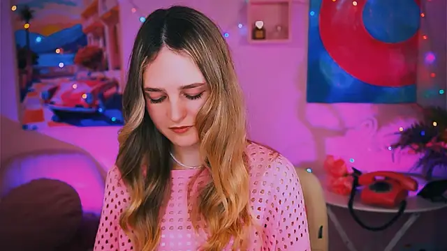 Snapshot of DeboraLarson chatting on 12.24.24 DeboraLarson online show from 12.24.24