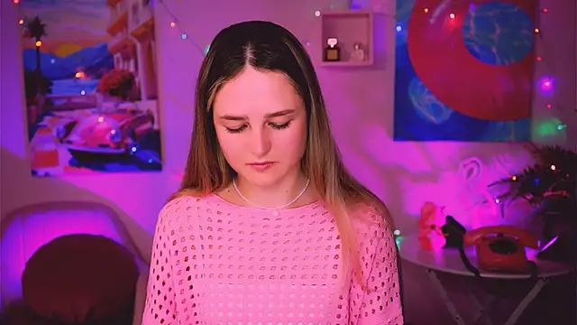 Snapshot of DeboraLarson chatting on 01.04.25 DeboraLarson online show from 01.04.25