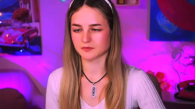 Snapshot of DeboraLarson chatting on 01.10.25 DeboraLarson online show from 01.10.25