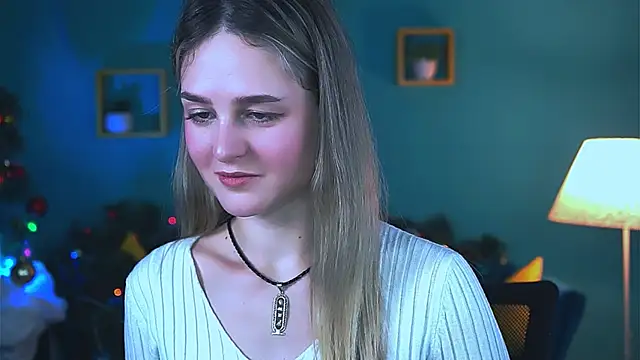 Snapshot of DeboraLarson chatting on 01.19.25 DeboraLarson online show from 01.19.25