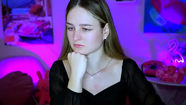 Snapshot of DeboraLarson chatting on 02.11.25 DeboraLarson online show from 02.11.25