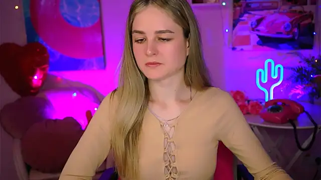 Snapshot of DeboraLarson chatting on 03.11.25 DeboraLarson online show from 03.11.25