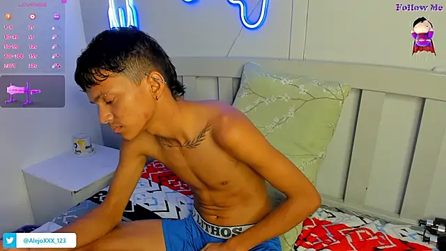 loistwink  online show from 10.28.25