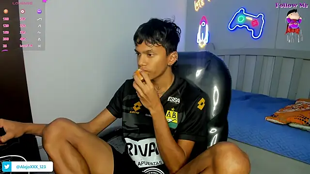 loistwink  online show from 11.25.25