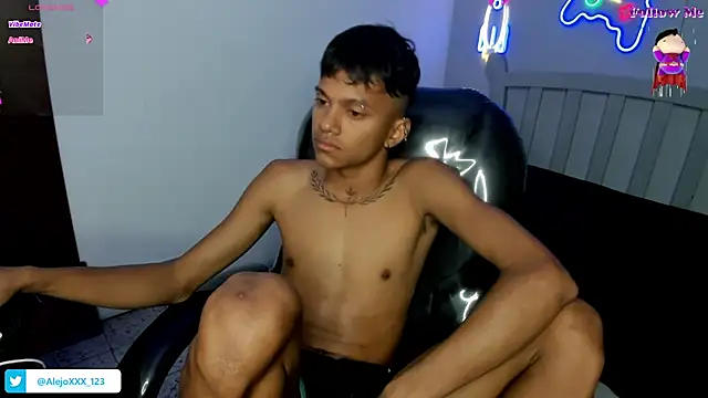 loistwink  online show from 11.28.25