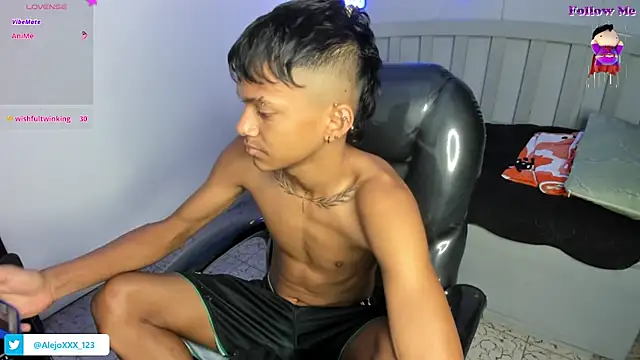 loistwink  online show from 11.29.25