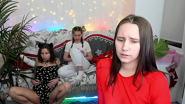 Snapshot of HotCaramellsTV chatting on 12.26.24 HotCaramellsTV online show from 12.26.24