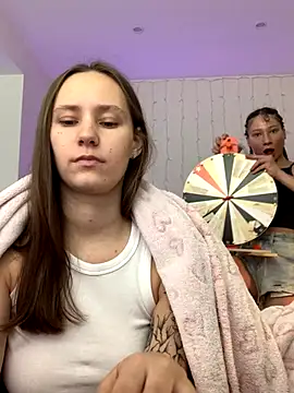 Snapshot of HotCaramellsTV chatting on 09.10.25 HotCaramellsTV online show from 09.10.25