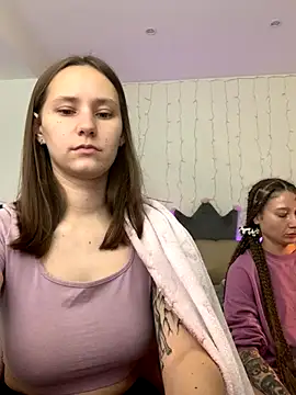Snapshot of HotCaramellsTV chatting on 09.12.25 HotCaramellsTV online show from 09.12.25