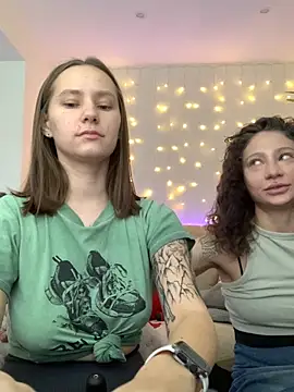 Snapshot of HotCaramellsTV chatting on 10.07.25 HotCaramellsTV online show from 10.07.25