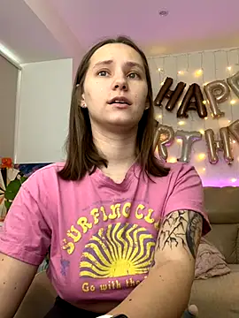 Snapshot of HotCaramellsTV chatting on 10.16.25 HotCaramellsTV online show from 10.16.25