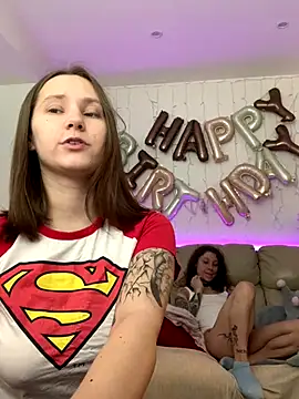 Snapshot of HotCaramellsTV chatting on 10.19.25 HotCaramellsTV online show from 10.19.25