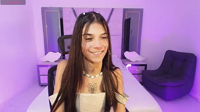 Snapshot of CoralRigan chatting on 01.07.25 CoralRigan online show from 01.07.25