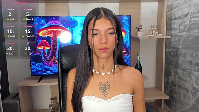 Snapshot of CoralRigan chatting on 02.14.25 CoralRigan online show from 02.14.25