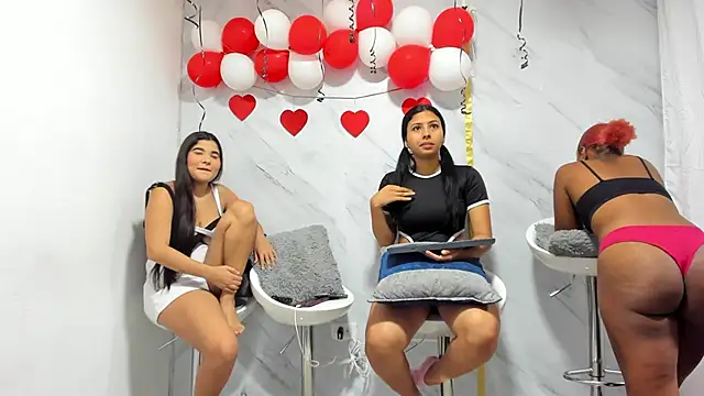 Snapshot of Candyscouples chatting on 02.17.25 Candyscouples online show from 02.17.25