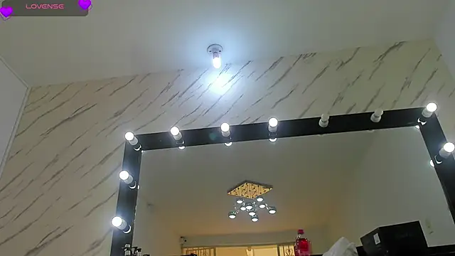 ElisabethMassey online show from 10.28.25