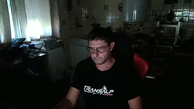 Snapshot of snork80 chatting on 09.18.25 snork80 online show from 09.18.25