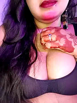 Snapshot of Suhanakhan00 chatting on 10.22.25 Suhanakhan00 online show from 10.22.25
