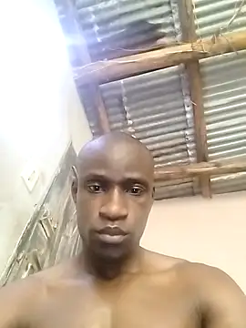 Snapshot of 12fitman chatting on 10.11.25 12fitman online show from 10.11.25