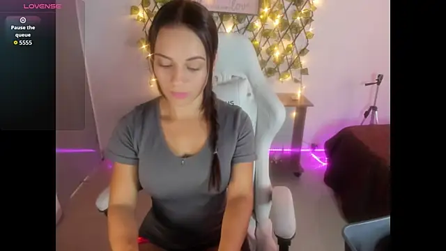 Snapshot of Sara_lopez_28 chatting on 09.10.25 Sara lopez 28 online show from 09.10.25