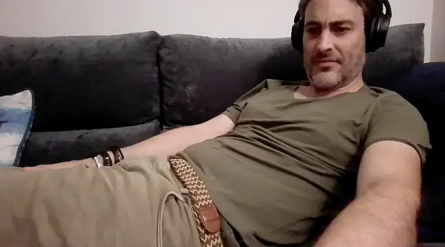 Snapshot of basquehotboy chatting on 12.15.24 basquehotboy online show from 12.15.24