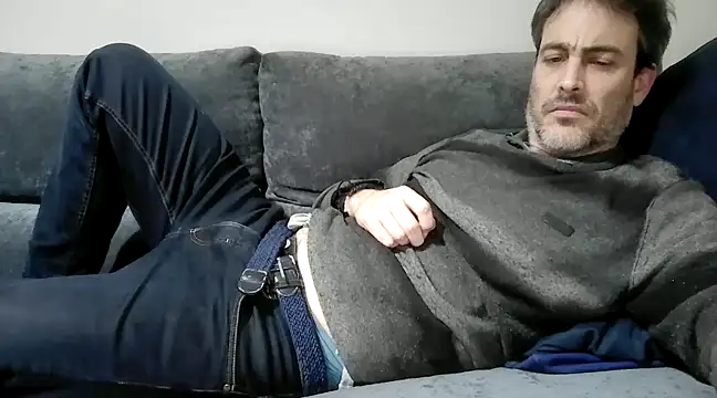 Snapshot of basquehotboy chatting on 12.17.24 basquehotboy online show from 12.17.24